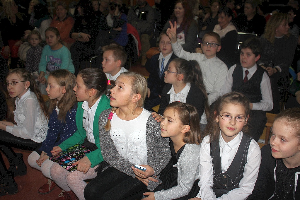 Magdalena Marchewka gościem kolędowego biesiadowania w SP 20