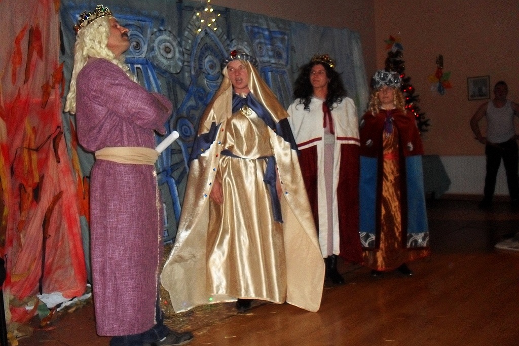 Dorośli mieszkańcy Szczytnik nad Kaczawą wystawili jasełka