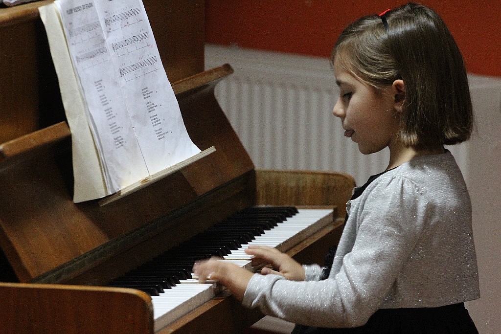Magdalena Marchewka gościem kolędowego biesiadowania w SP 20