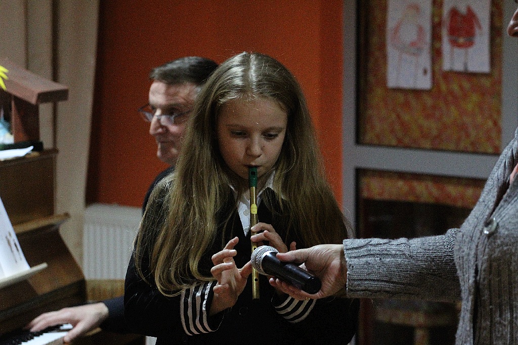 Magdalena Marchewka gościem kolędowego biesiadowania w SP 20