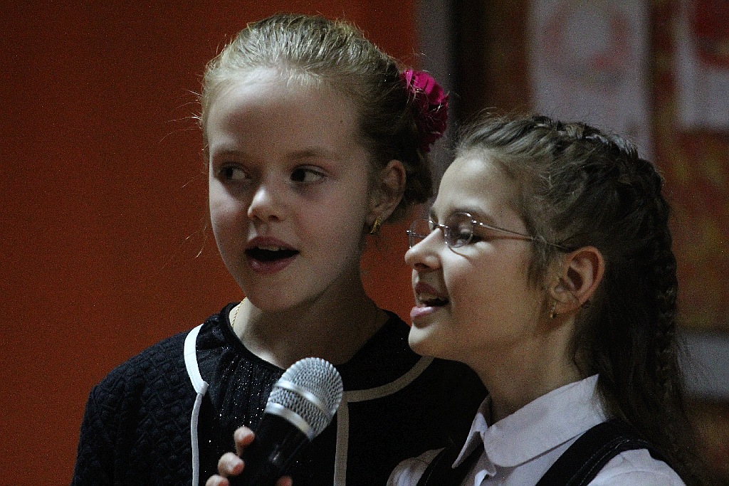 Magdalena Marchewka gościem kolędowego biesiadowania w SP 20