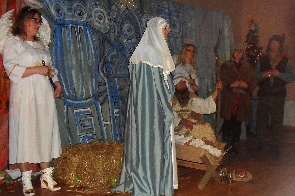 Dorośli mieszkańcy Szczytnik nad Kaczawą wystawili jasełka