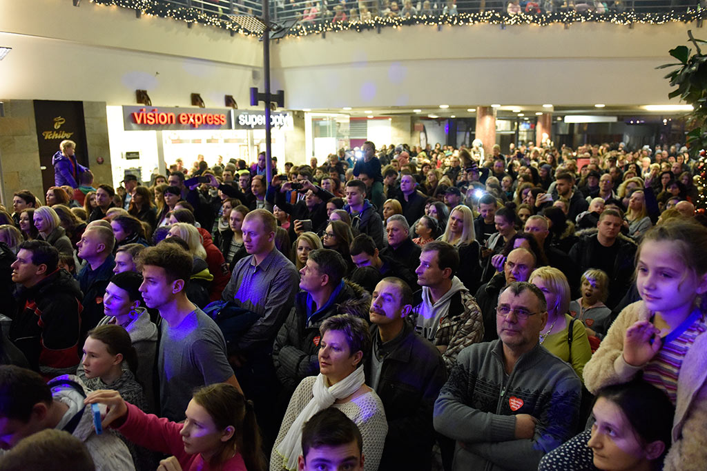 WOŚP: Legniczanie bawili się z Ewą Farną, gwiazdą wieczoru