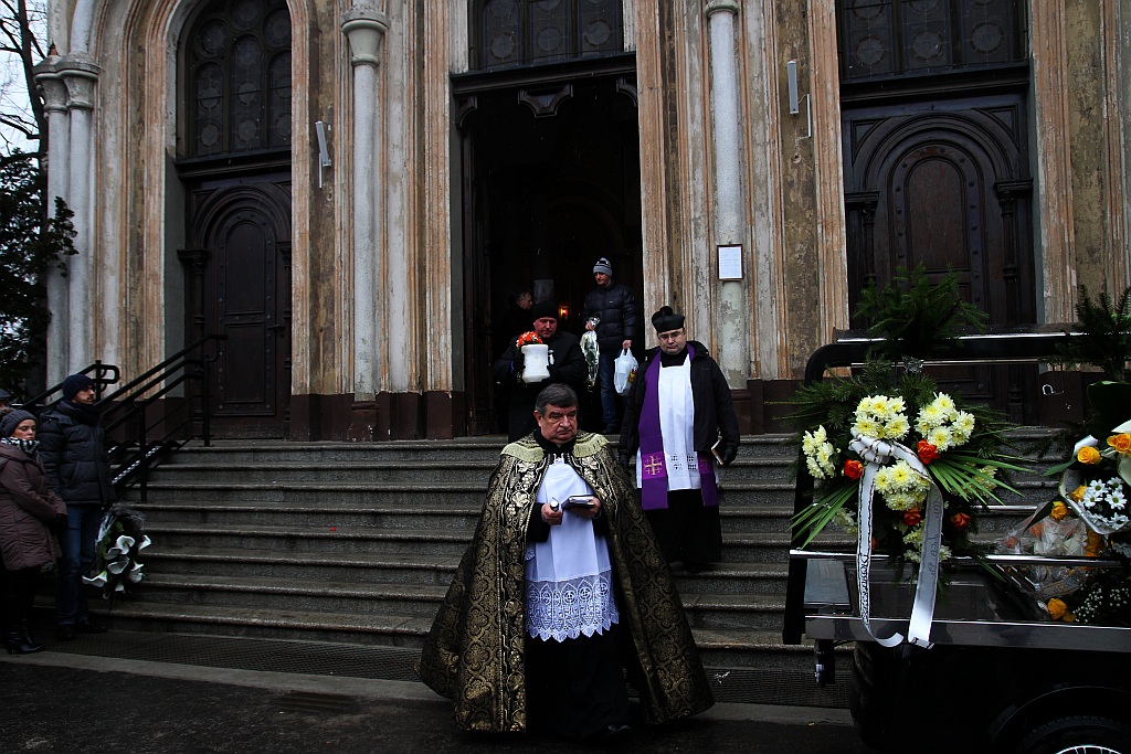 Kilkaset osób przyszło pożegnać redaktora Czesława Pańczuka