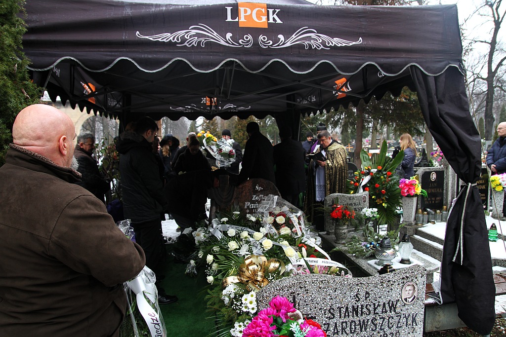 Kilkaset osób przyszło pożegnać redaktora Czesława Pańczuka