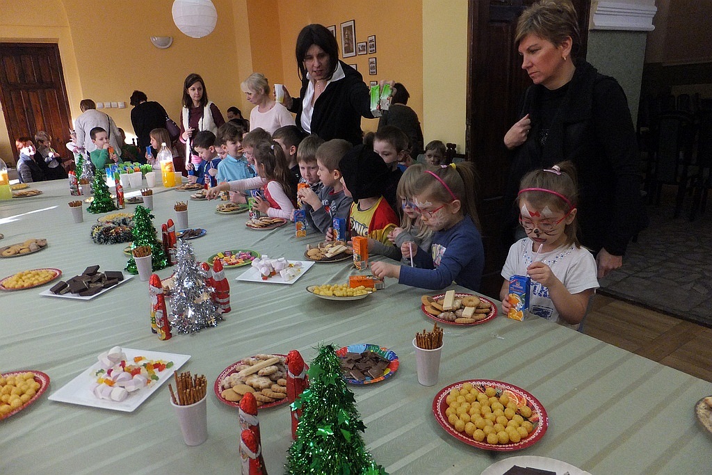 Legnickie przedszkolaki bawiły się na balu karnawałowym