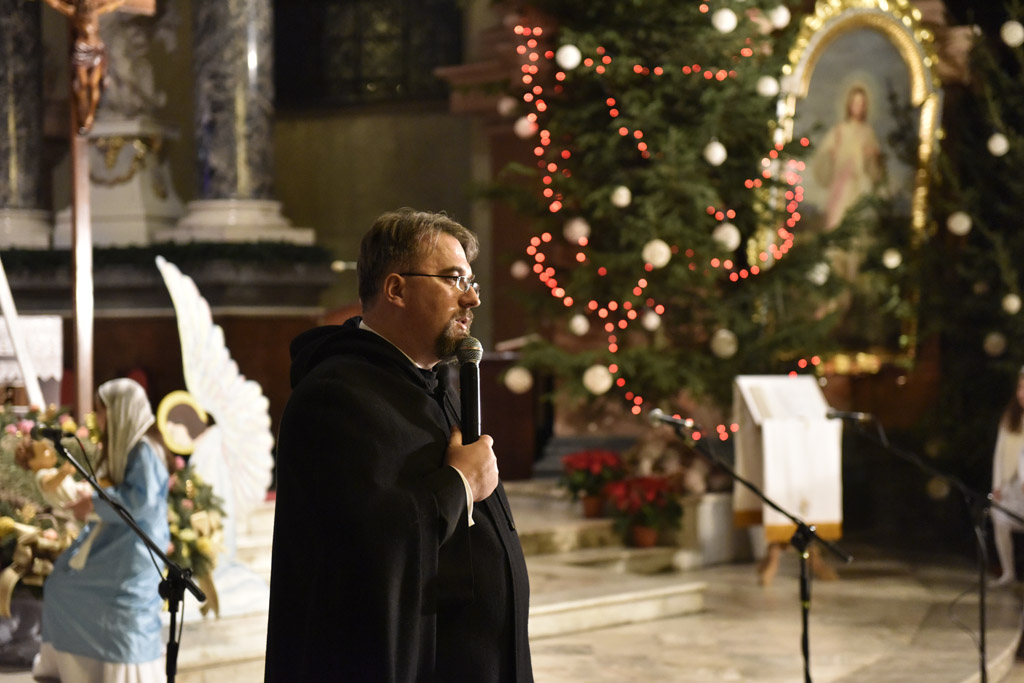 Kolędnicy z Legnicy zaśpiewali i zatańczyli w kościele św. Jana