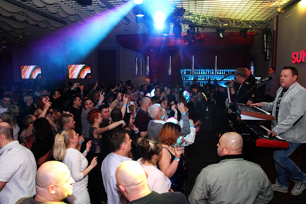 Top One rozgrzał do czerwoności publiczność w Sunny Club Music