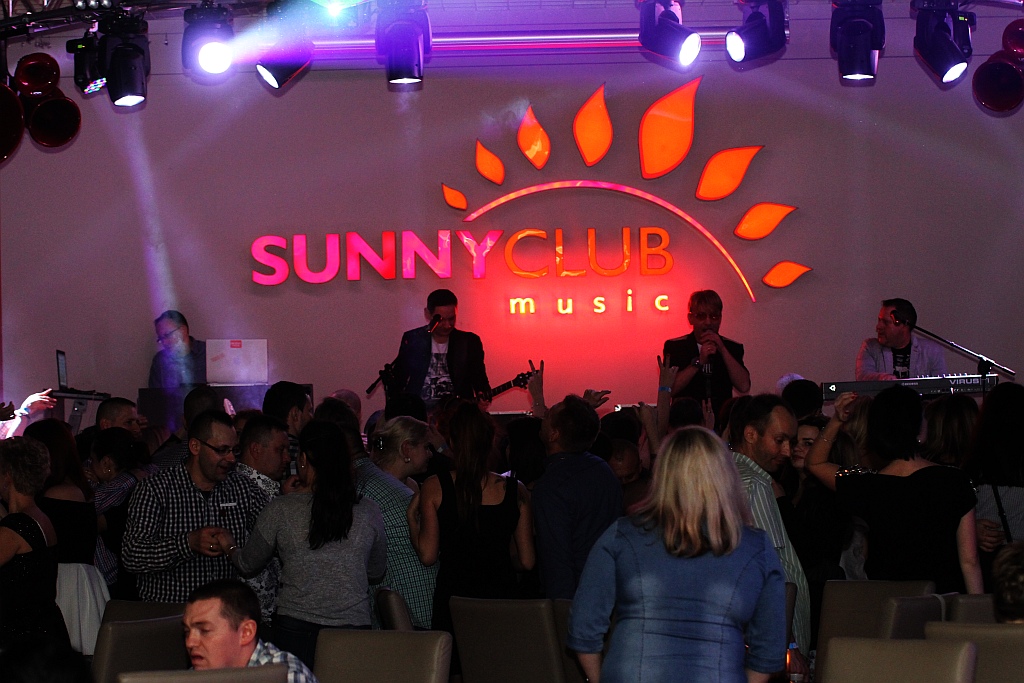 Top One rozgrzał do czerwoności publiczność w Sunny Club Music