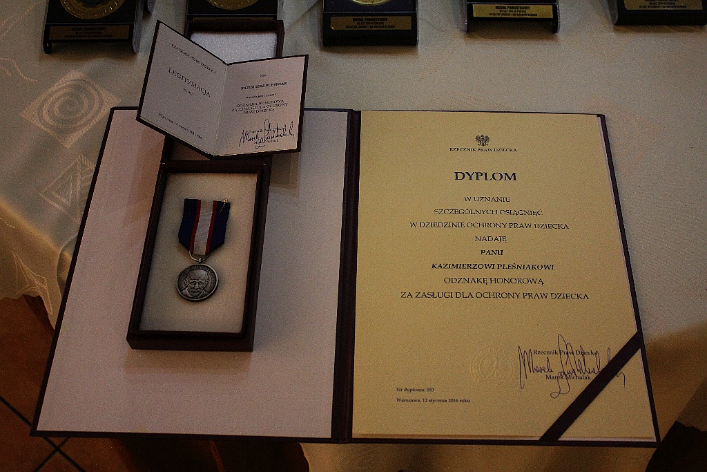 TPD uhonorowało przyjaciół dzieci  medalami i statuetkami