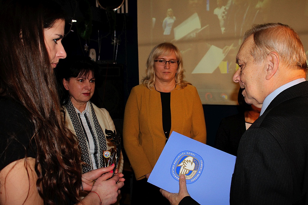 TPD uhonorowało przyjaciół dzieci  medalami i statuetkami
