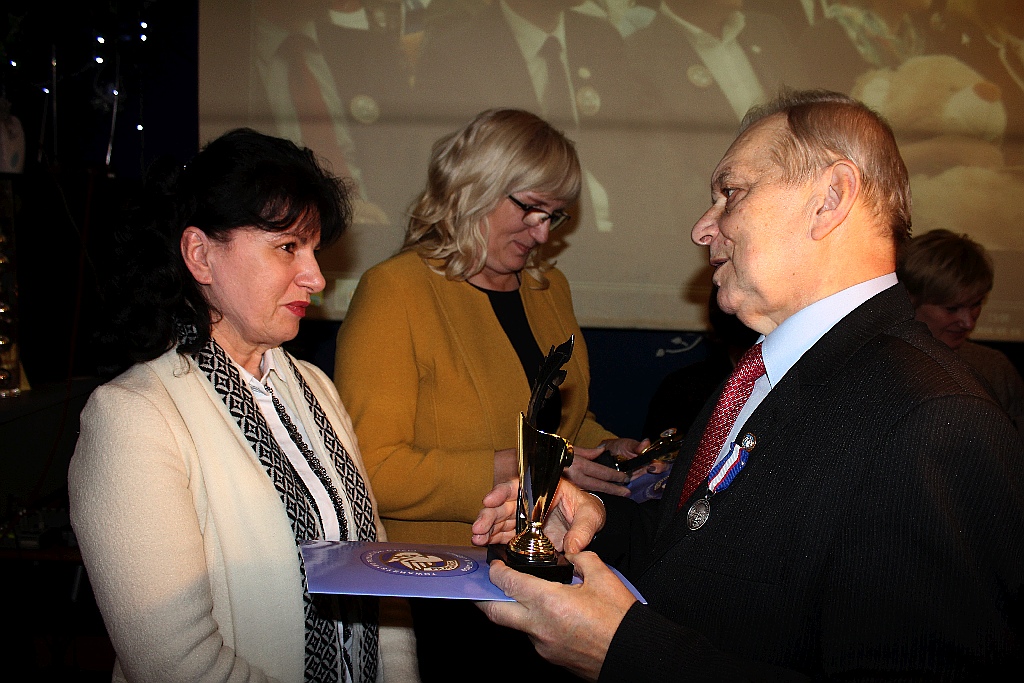 TPD uhonorowało przyjaciół dzieci  medalami i statuetkami