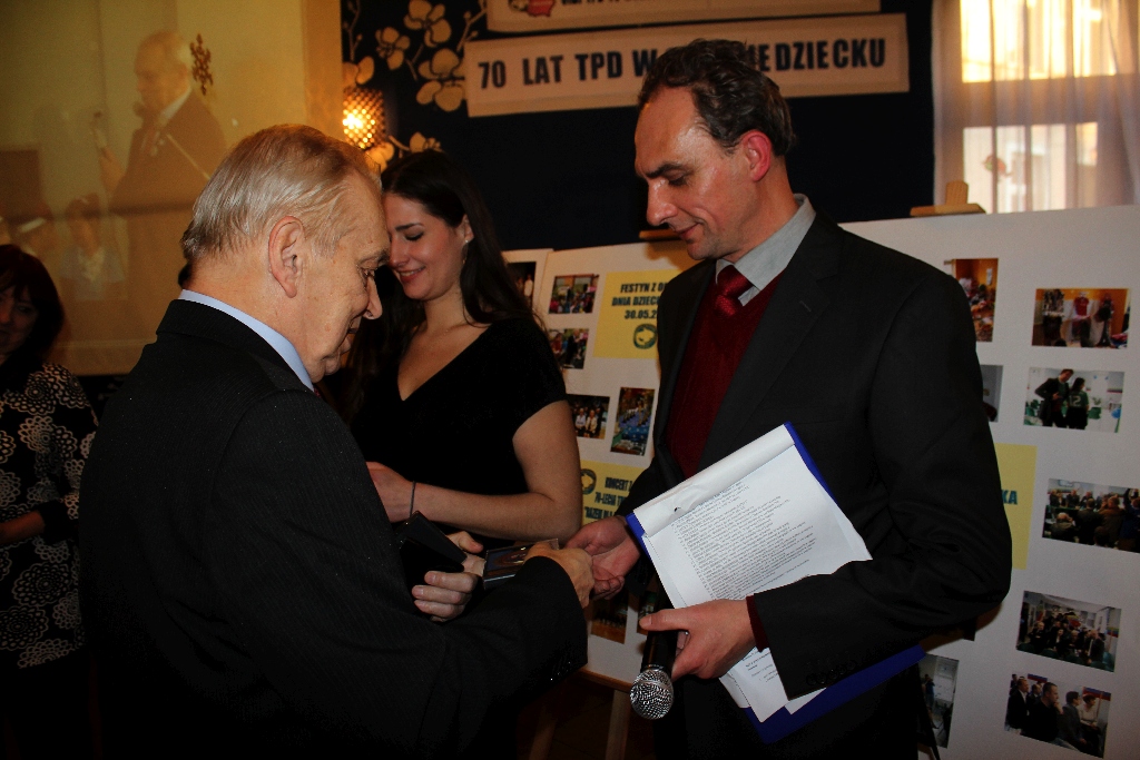TPD uhonorowało przyjaciół dzieci  medalami i statuetkami