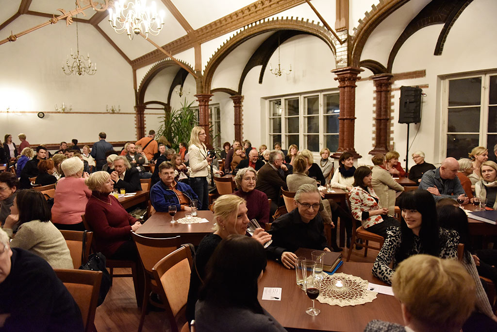 Pełną salę zgromadził koncert kolęd jazzowych w bibliotece
