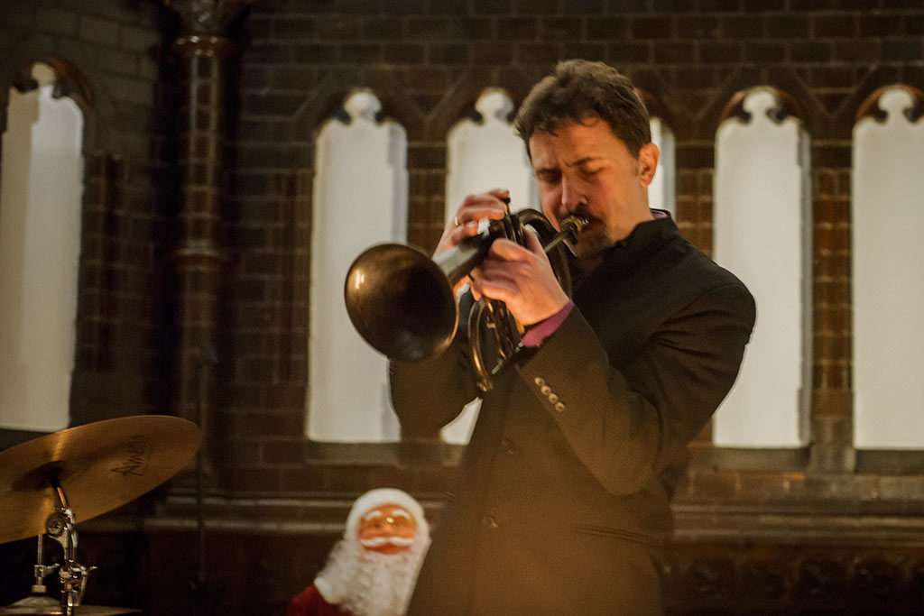 Pełną salę zgromadził koncert kolęd jazzowych w bibliotece