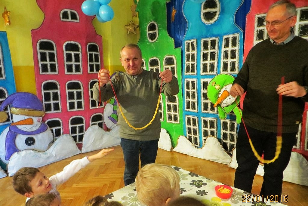 Przedszkolaki przygotowały program dla babć i dziadków