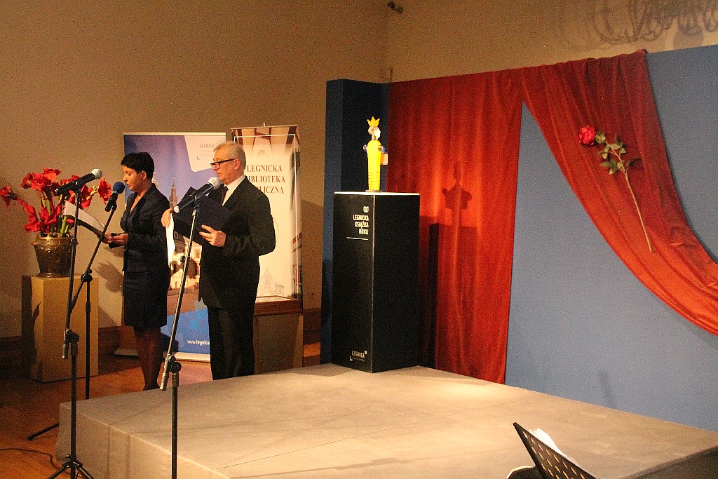 Marcin Makuch odebrał statuetkę za Legnicką Książkę Roku 2015