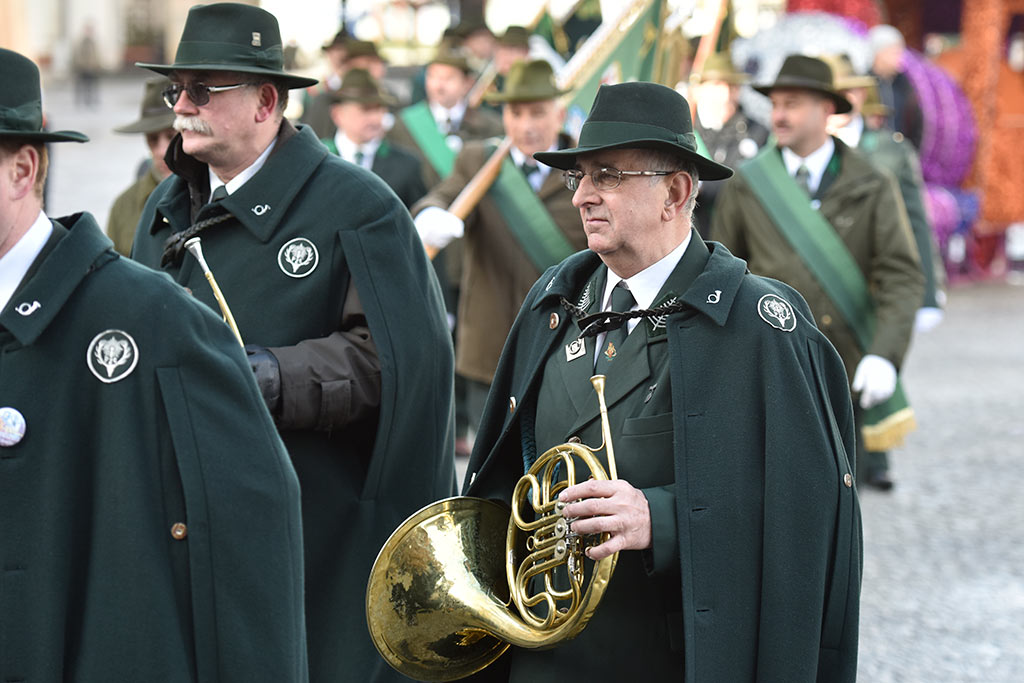 Legniccy myśliwi kolędowali i częstowali grochówką na rynku