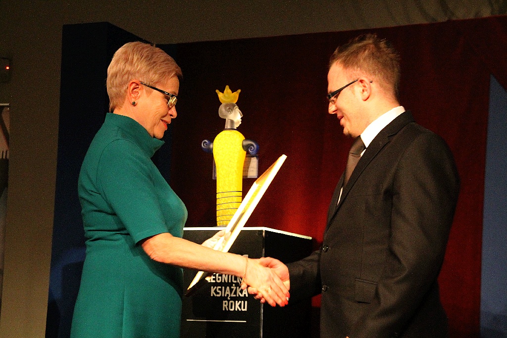Marcin Makuch odebrał statuetkę za Legnicką Książkę Roku 2015