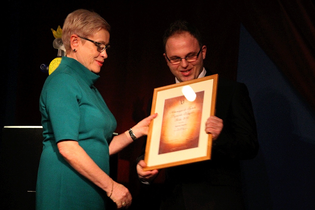 Marcin Makuch odebrał statuetkę za Legnicką Książkę Roku 2015