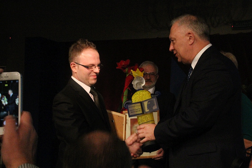 Marcin Makuch odebrał statuetkę za Legnicką Książkę Roku 2015