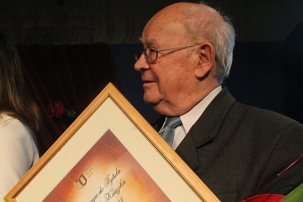 Marcin Makuch odebrał statuetkę za Legnicką Książkę Roku 2015