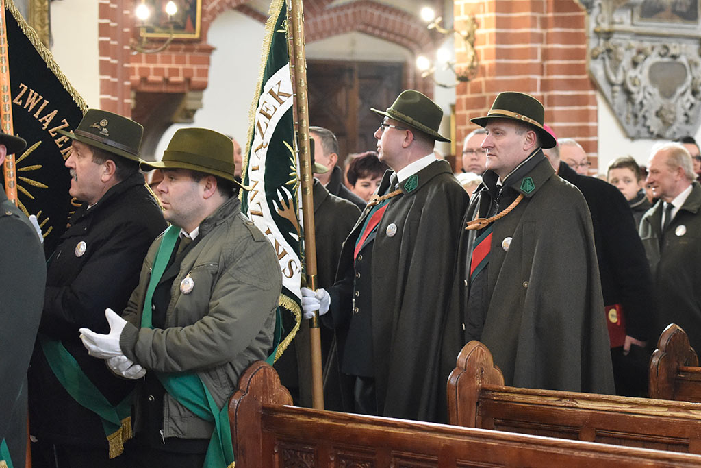 Legniccy myśliwi kolędowali i częstowali grochówką na rynku