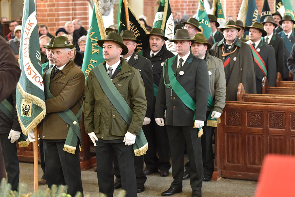 Legniccy myśliwi kolędowali i częstowali grochówką na rynku