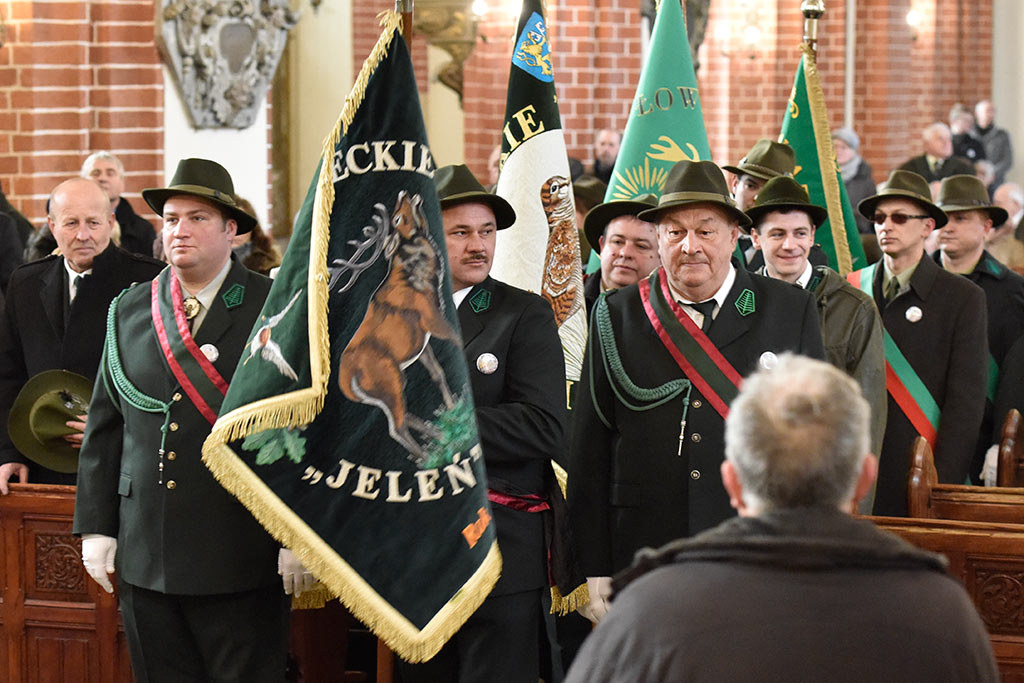 Legniccy myśliwi kolędowali i częstowali grochówką na rynku
