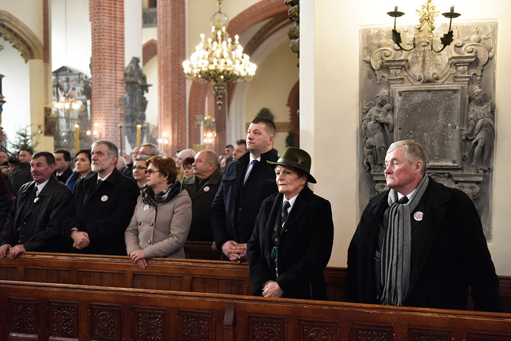 Legniccy myśliwi kolędowali i częstowali grochówką na rynku