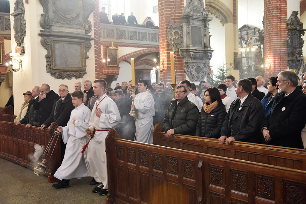 Legniccy myśliwi kolędowali i częstowali grochówką na rynku