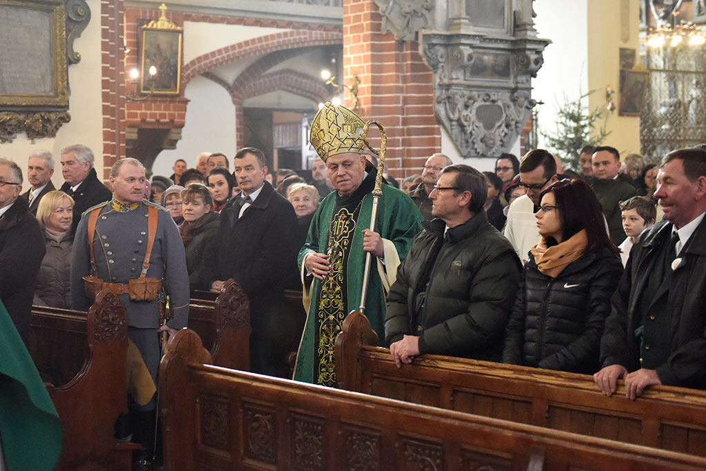 Legniccy myśliwi kolędowali i częstowali grochówką na rynku