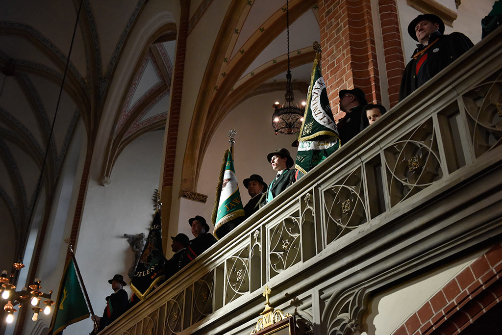Legniccy myśliwi kolędowali i częstowali grochówką na rynku