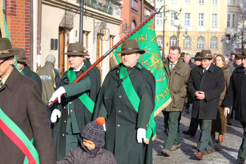 Legniccy myśliwi kolędowali i częstowali grochówką na rynku