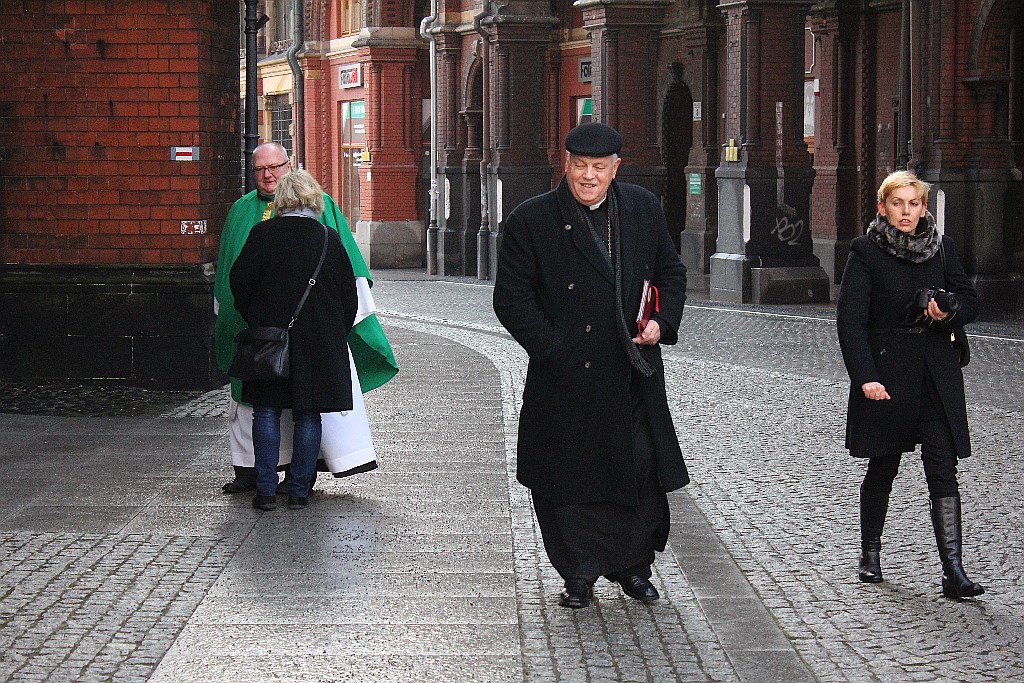 Legniccy myśliwi kolędowali i częstowali grochówką na rynku