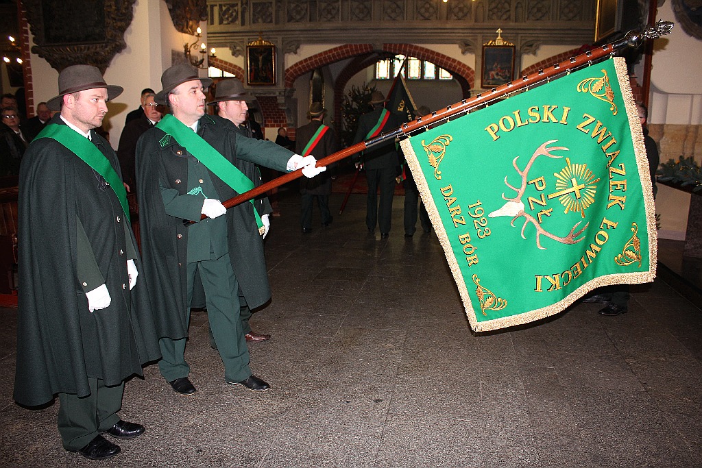 Legniccy myśliwi kolędowali i częstowali grochówką na rynku