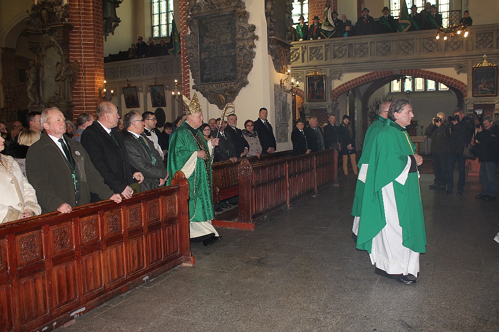 Legniccy myśliwi kolędowali i częstowali grochówką na rynku