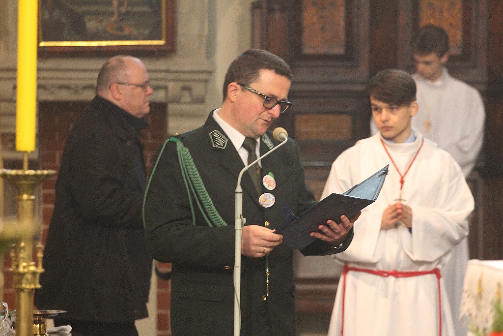 Legniccy myśliwi kolędowali i częstowali grochówką na rynku