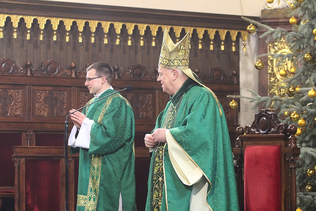 Legniccy myśliwi kolędowali i częstowali grochówką na rynku
