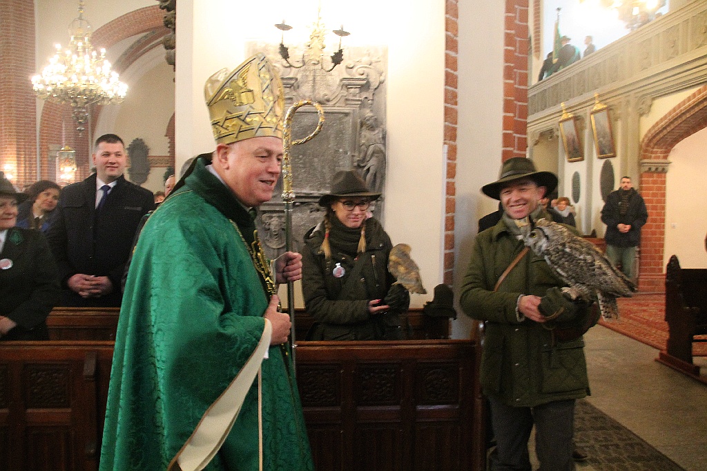 Legniccy myśliwi kolędowali i częstowali grochówką na rynku