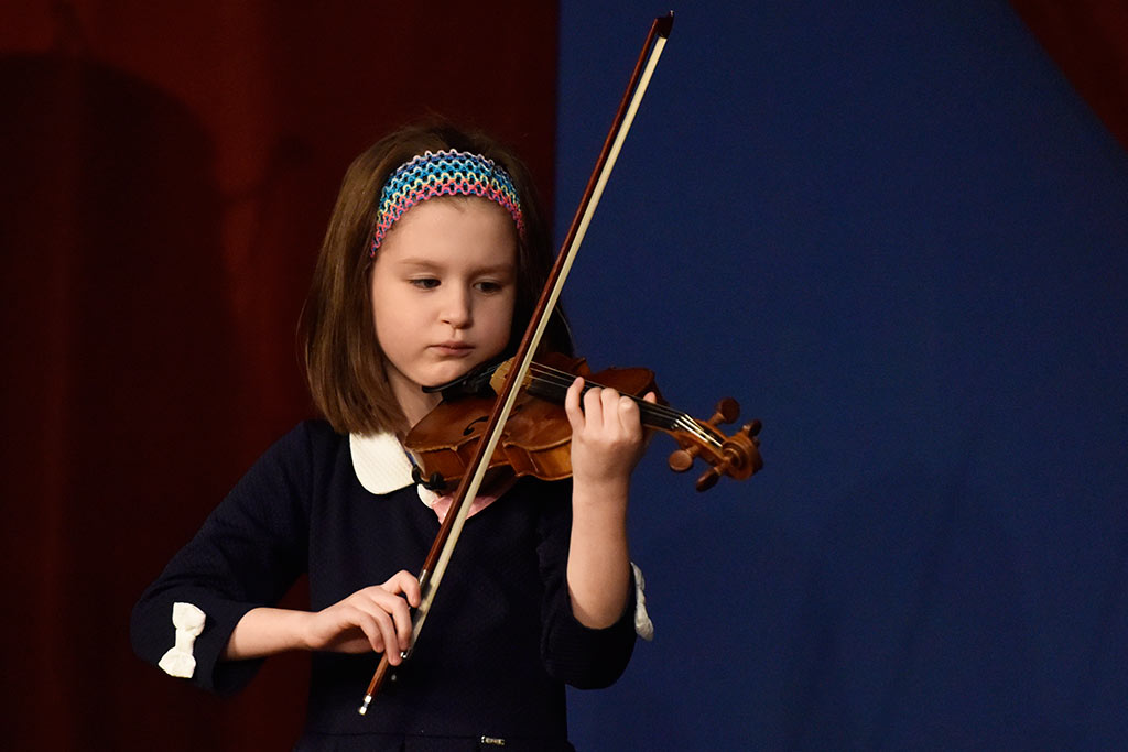 Uczniowie klas instrumentów strunowych wystąpili w muzeum