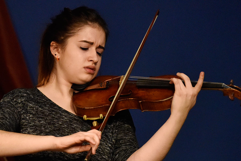 Uczniowie klas instrumentów strunowych wystąpili w muzeum