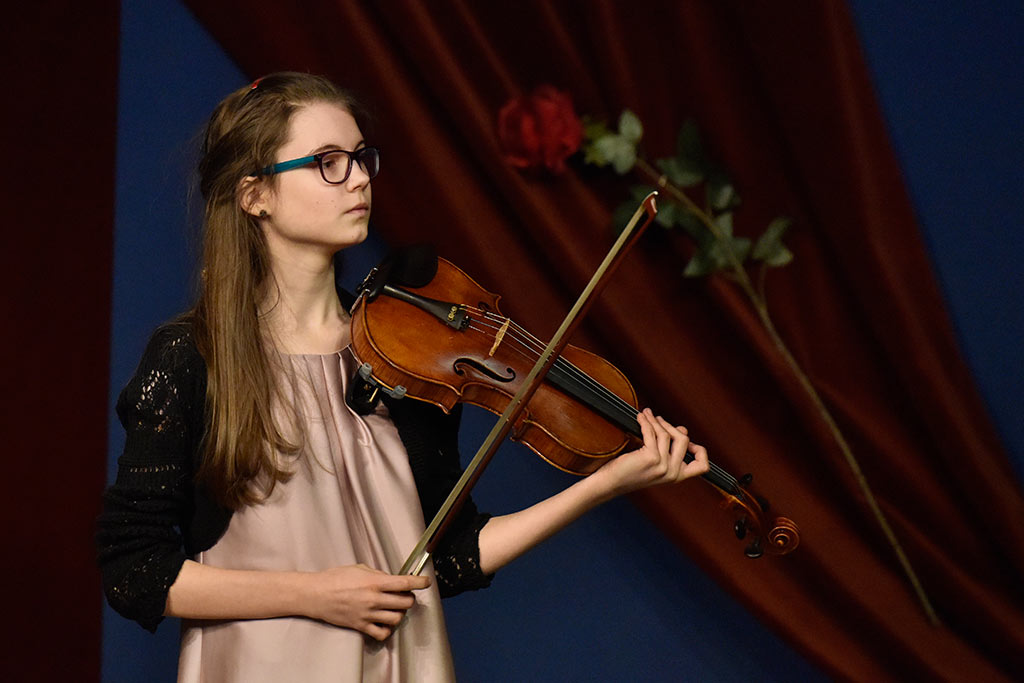 Uczniowie klas instrumentów strunowych wystąpili w muzeum