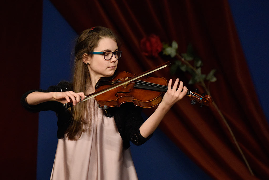 Uczniowie klas instrumentów strunowych wystąpili w muzeum