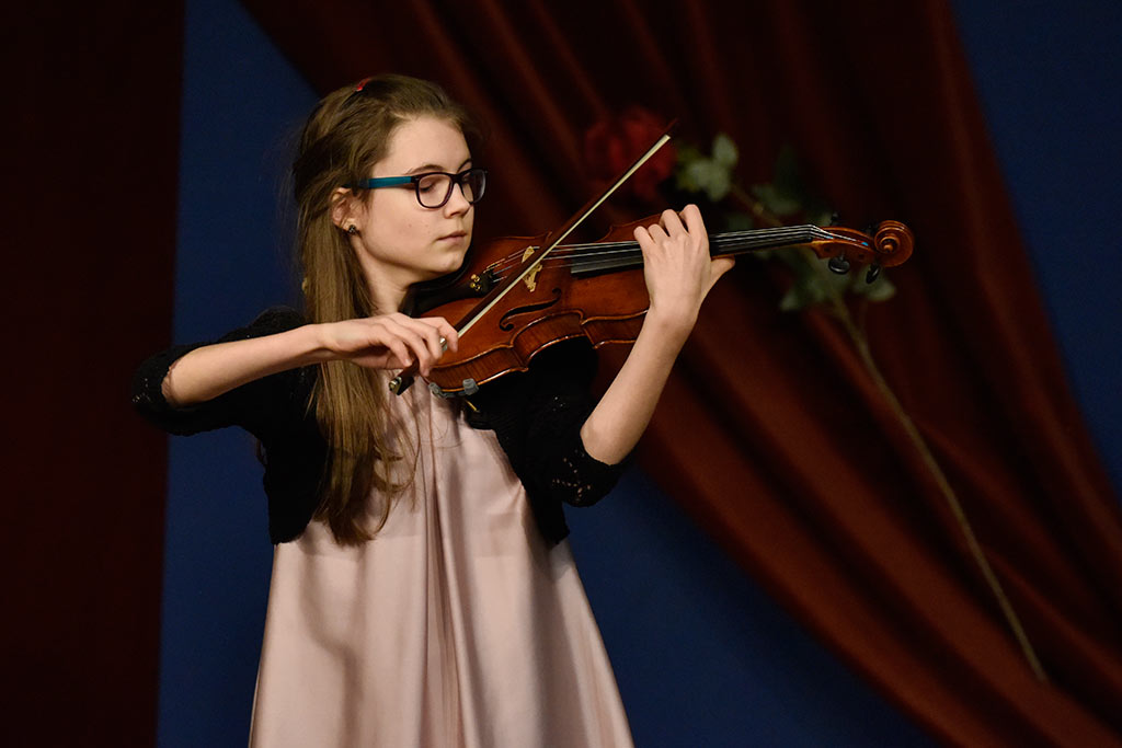 Uczniowie klas instrumentów strunowych wystąpili w muzeum