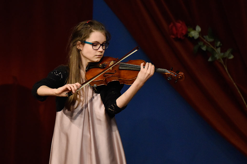 Uczniowie klas instrumentów strunowych wystąpili w muzeum
