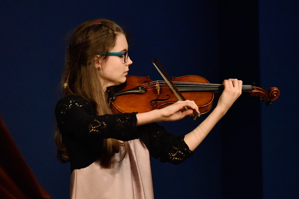 Uczniowie klas instrumentów strunowych wystąpili w muzeum