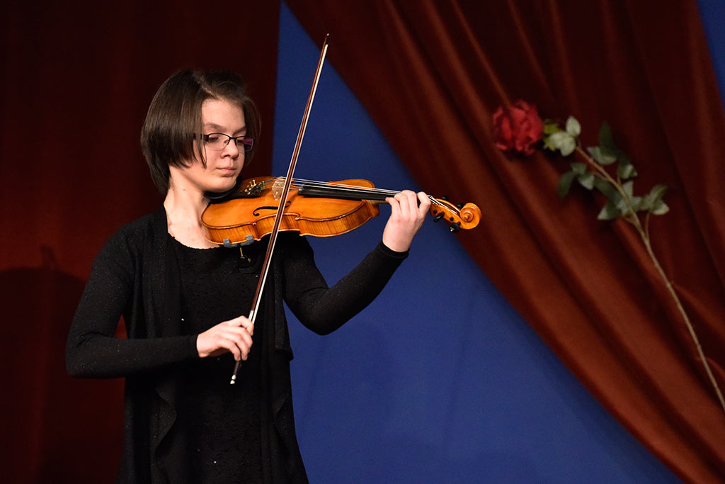 Uczniowie klas instrumentów strunowych wystąpili w muzeum
