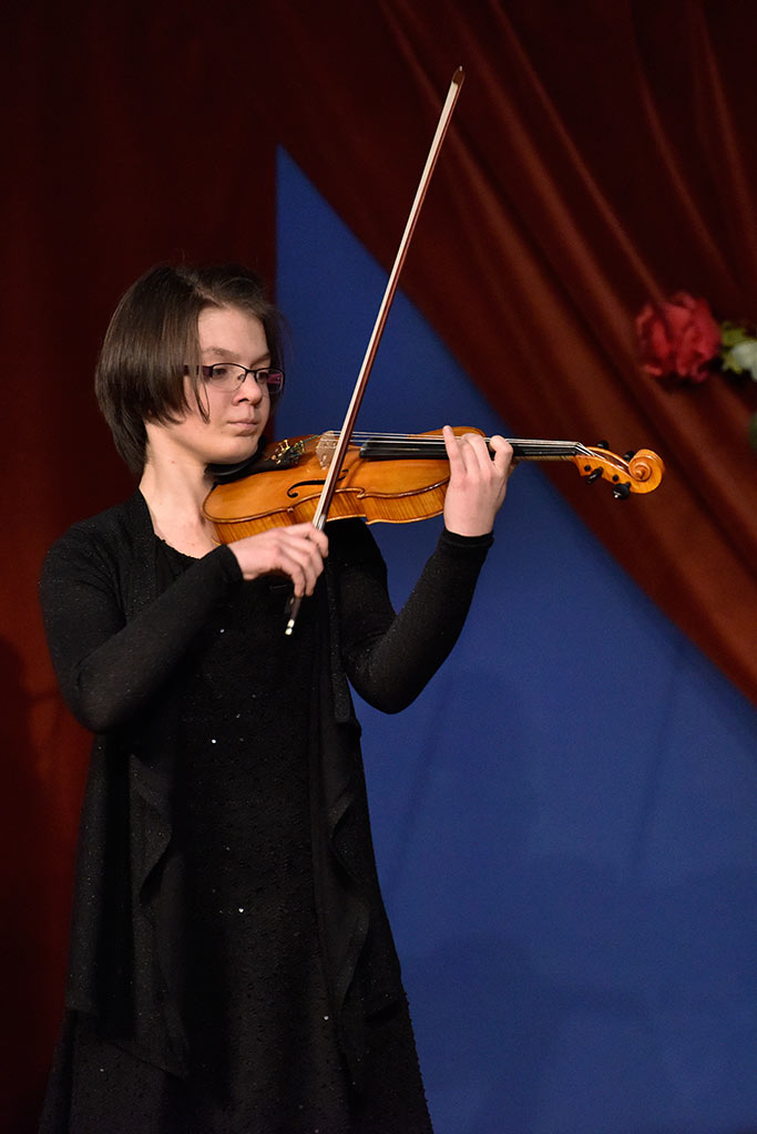 Uczniowie klas instrumentów strunowych wystąpili w muzeum