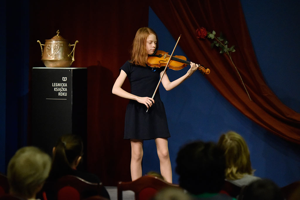 Uczniowie klas instrumentów strunowych wystąpili w muzeum